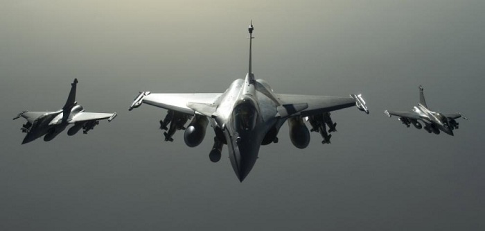 France `begins air strikes against IS`